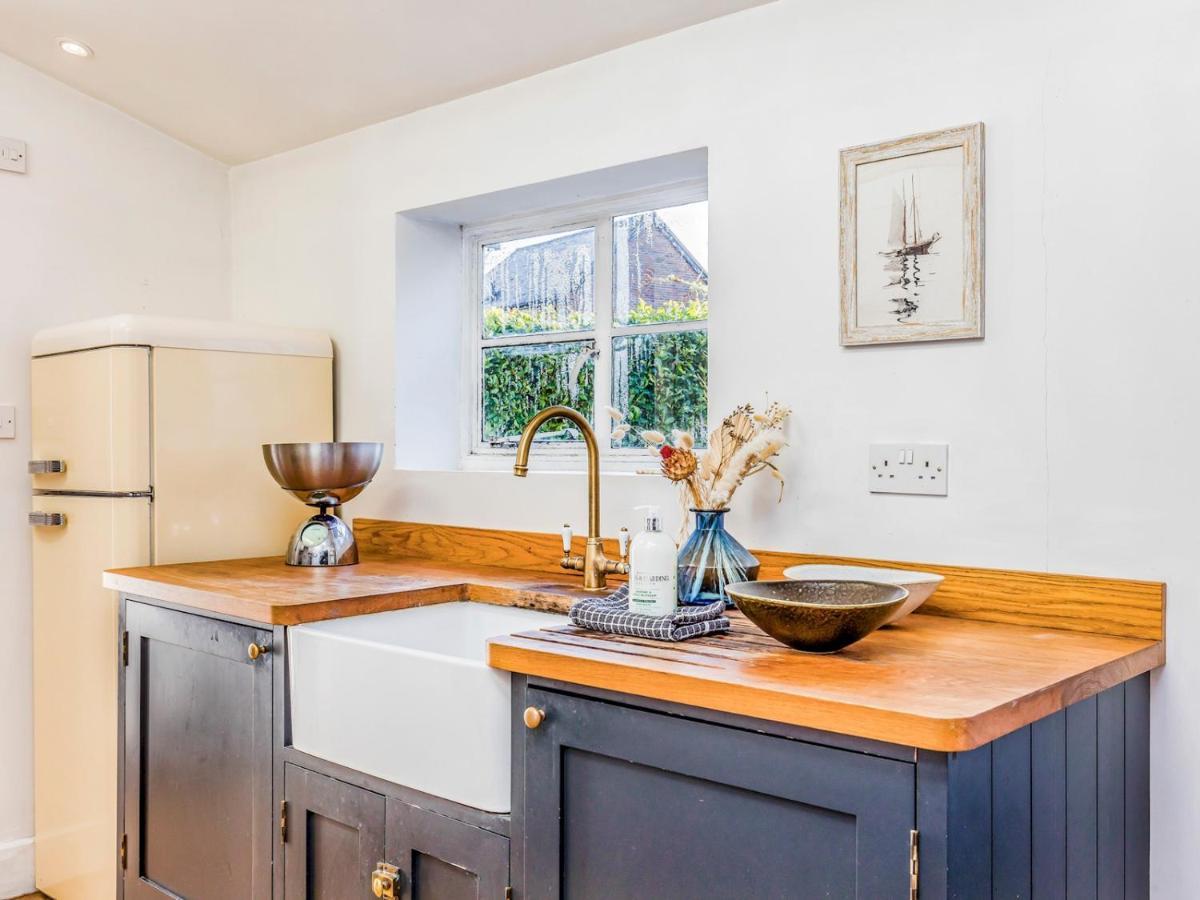 Pass The Keys Charming Downland Cottage Chichester Eksteriør bilde